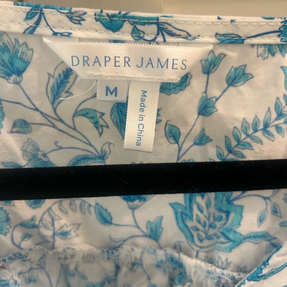Draper James Blue and White Floral Blouse 100% cotton!medium excellent condition - Picture 2 of 5